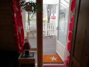 Фото номера Двухместный номер с 1 кроватью Отели типа «постель и завтрак» B&amp;B Mansikka г. Тайпалсаари 7
