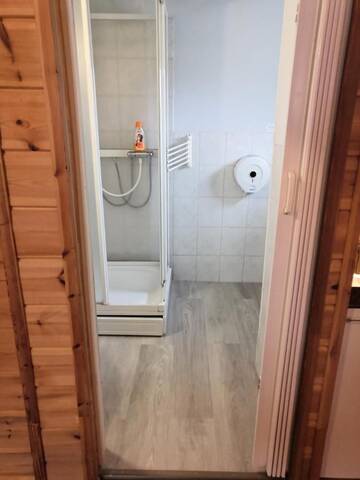 Фото номера Двухместный номер с 1 кроватью Отели типа «постель и завтрак» B&amp;B Mansikka г. Тайпалсаари 9
