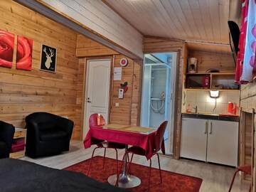 Фото номера Двухместный номер с 1 кроватью Отели типа «постель и завтрак» B&amp;B Mansikka г. Тайпалсаари 5